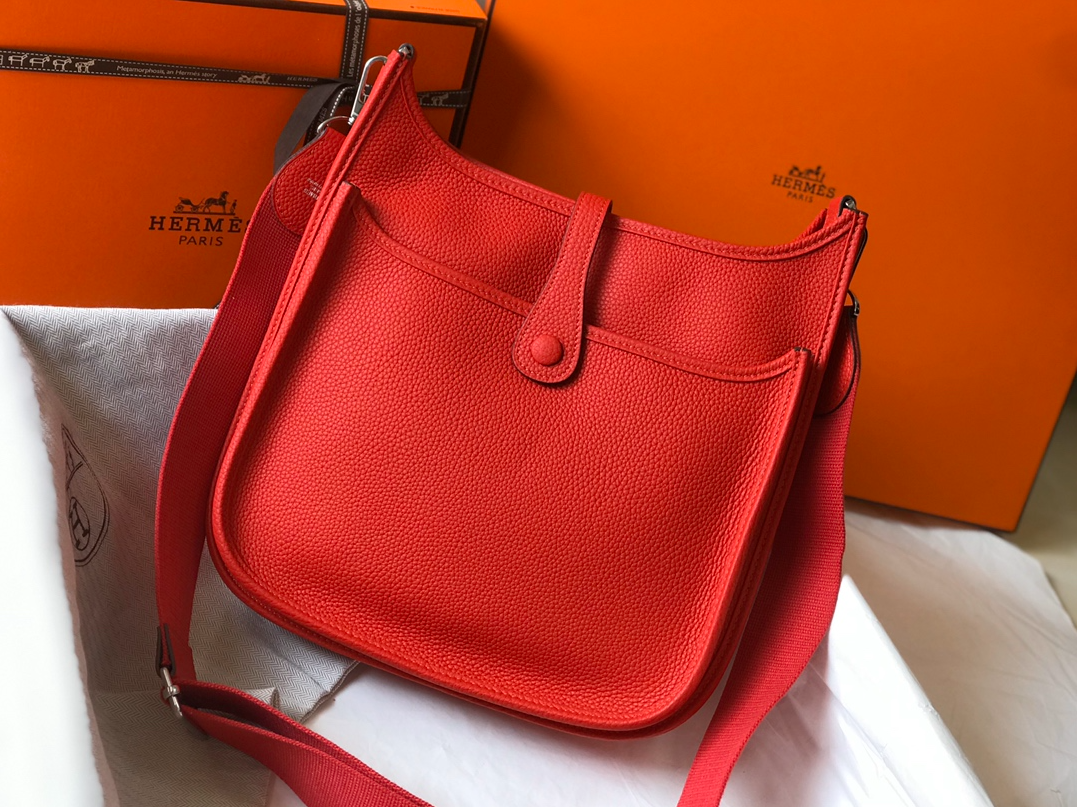 HERMES Evelyne Bag Red