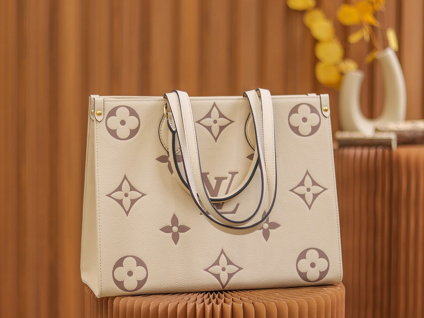 Louis Vuitton Onthego MM Rose Beige in Cowhide Leather with Gold