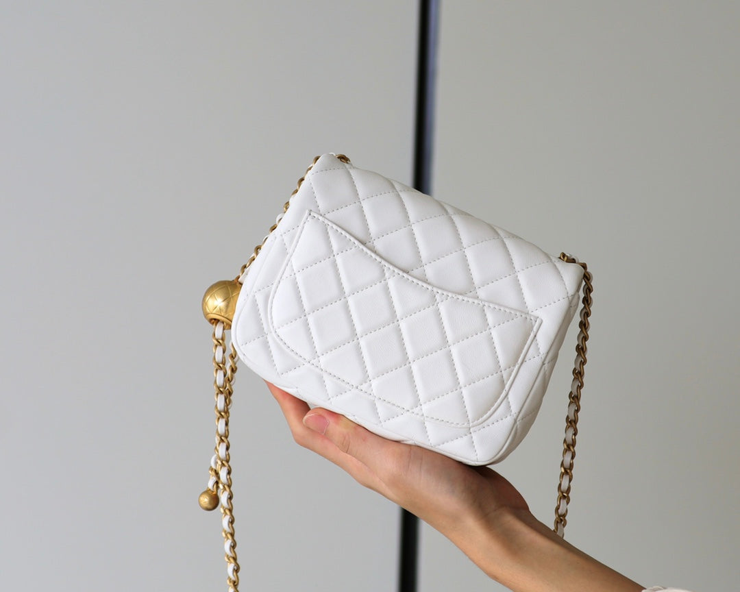 Chanel flap bag with pearl online chain