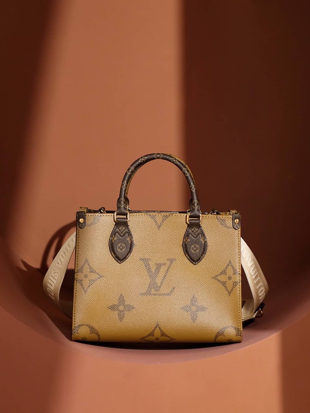 Louis Vuitton Onthego PM, Brown, One Size