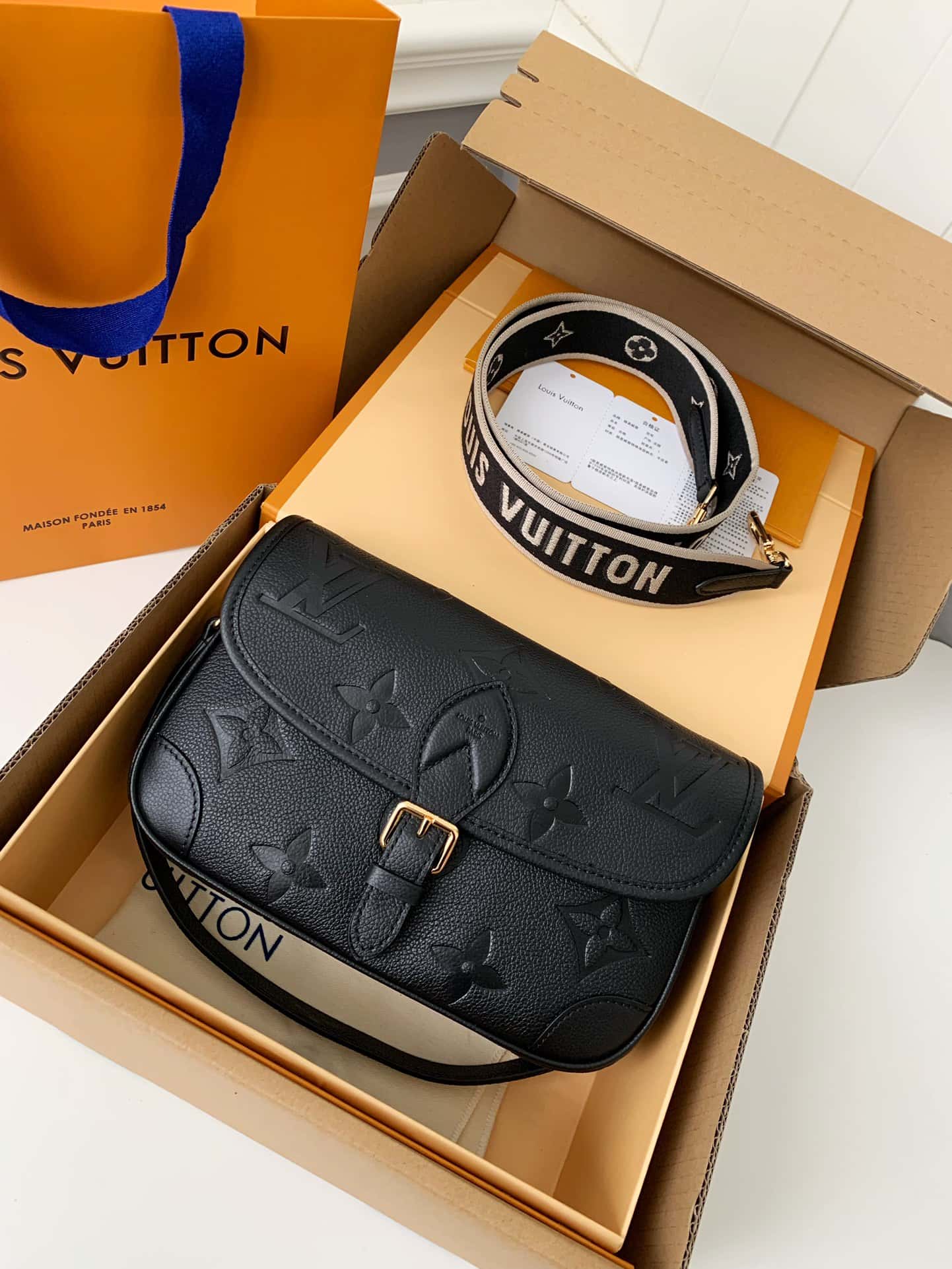 Louis Vuitton Diane , Beige, One Size